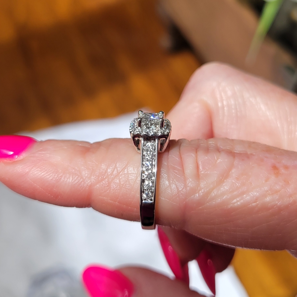 Sparkling Diamond Engagement Ring Or Right Hand Ring 14kt White Gold - Picture 6 of 10